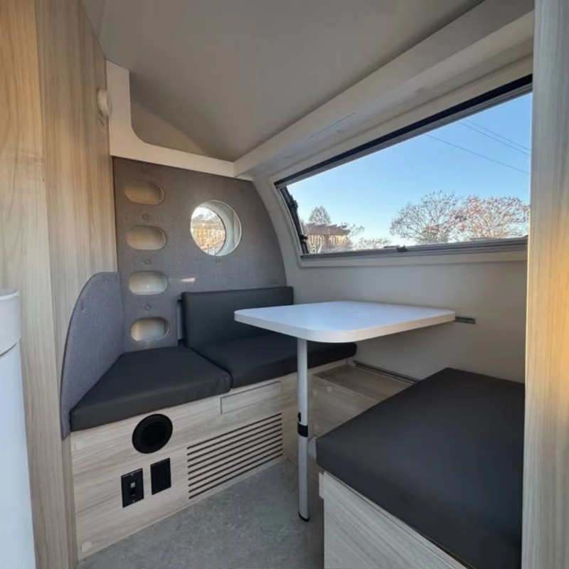 Custom Camper Van Travel Trail - огляд і ціна Outdoor Adventure Rv